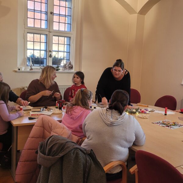 Basteln im Rathaus – Kreative Einstimmung auf die Weihnachtszeit